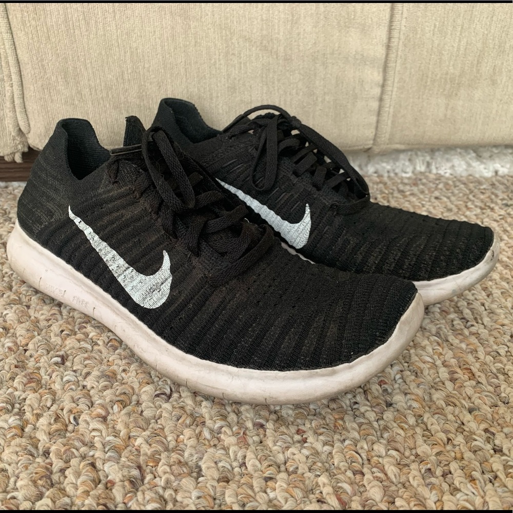 Black Nike Free RN Flyknit